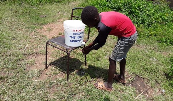 YM,Gutt vasker hender, Corona 29.04.20, 30.12.24 YM,Gutt vasker hender, Corona 29.04.20, 30.12.24